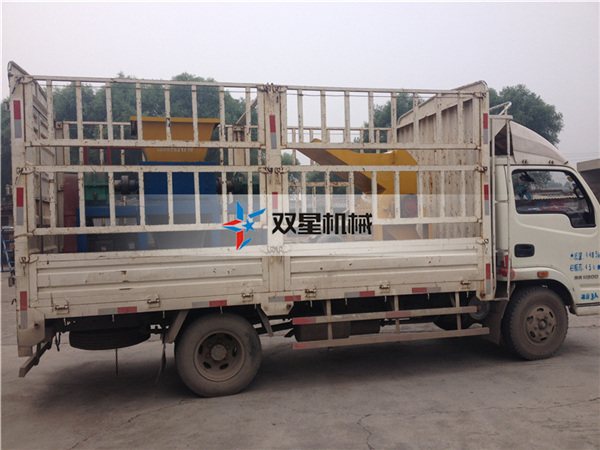 整套小型橡膠粉碎機設備發(fā)貨現(xiàn)場