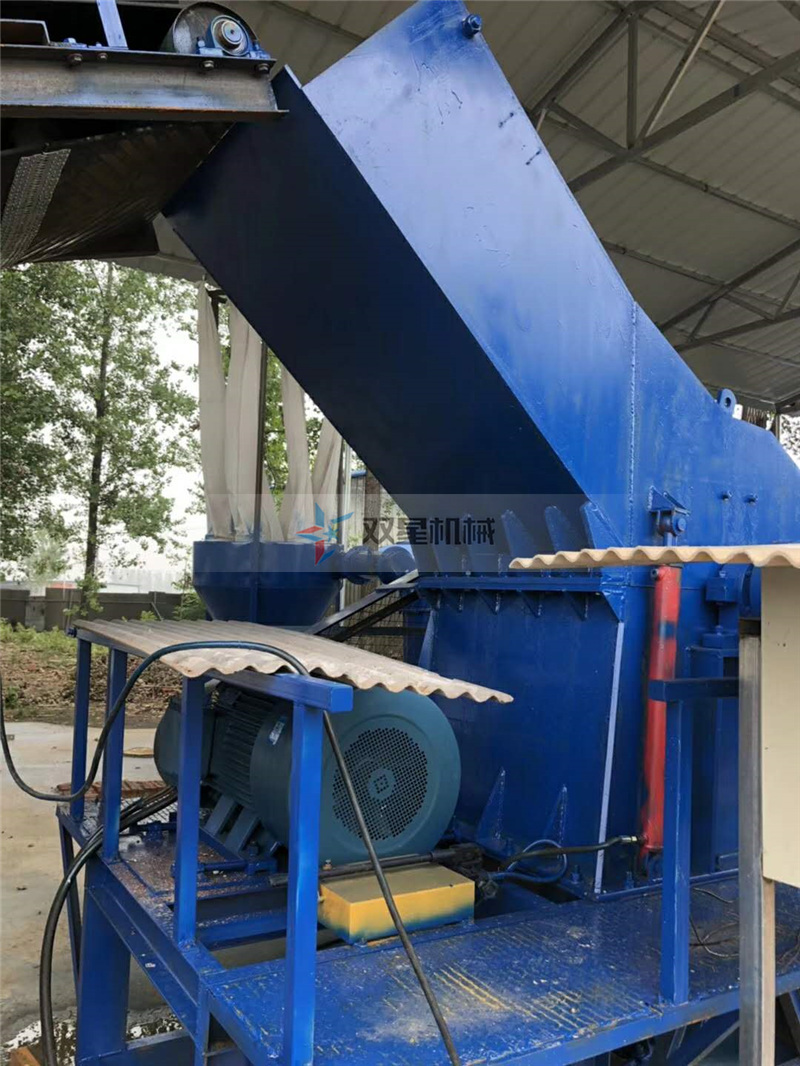  廢鐵粉碎機