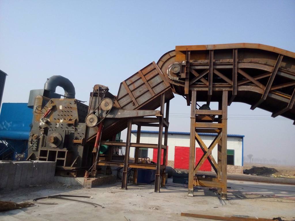 粉碎機客戶生產(chǎn)現(xiàn)場