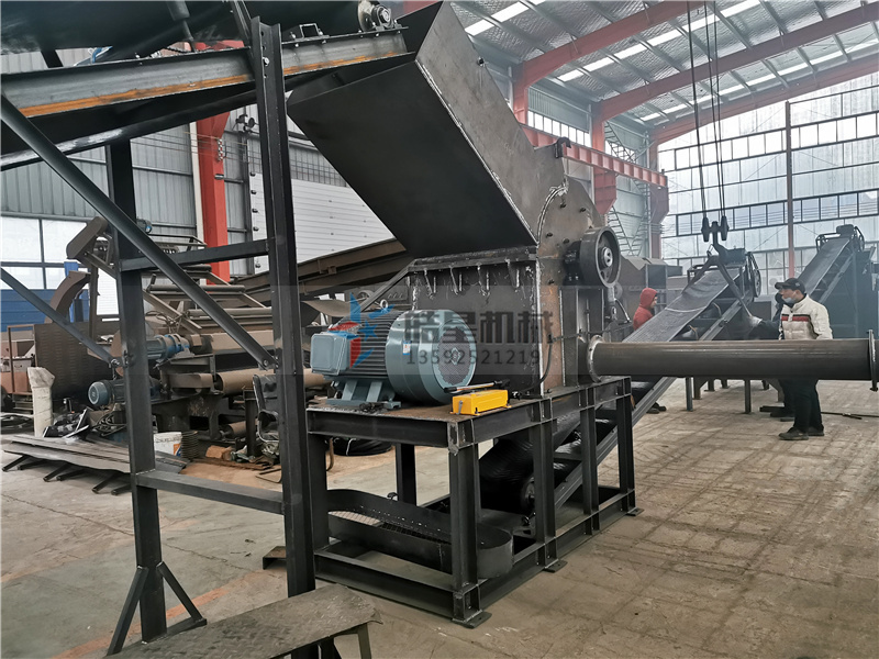 廢鋁粉碎機(jī)設(shè)備廢鋁上料過程