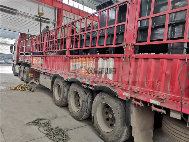 一臺(tái)操作方便成本低的金屬加工設(shè)備廢鋼破碎機(jī)