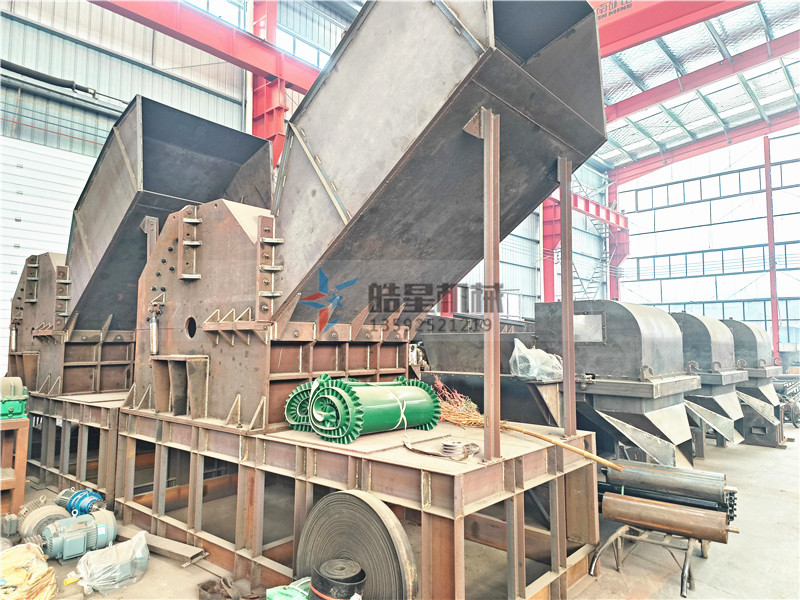 金屬粉碎機(jī)錘頭、篩板、破碎腔體生產(chǎn)組裝現(xiàn)場